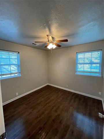 712 SW Sunnybrook Drive, Burleson, TX 76028