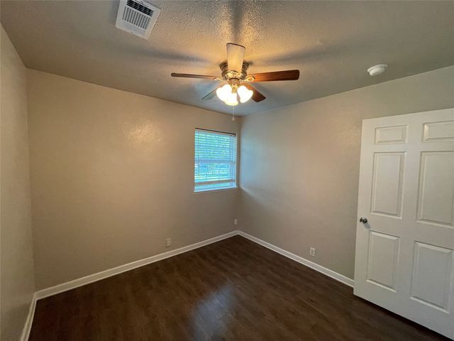 712 SW Sunnybrook Drive, Burleson, TX 76028