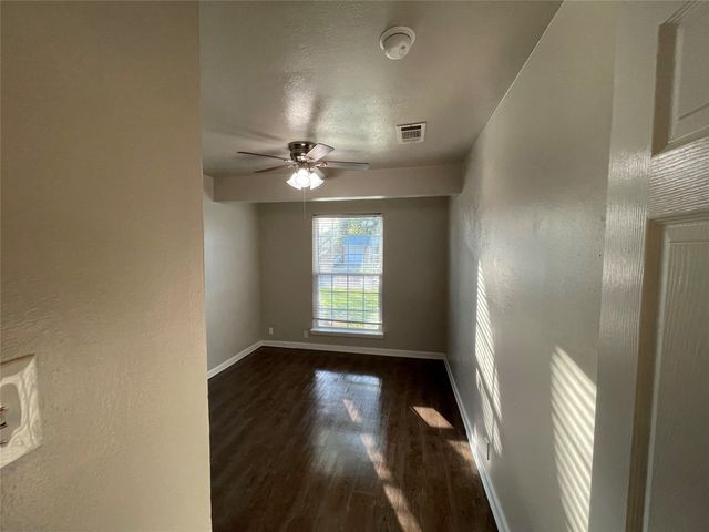 712 SW Sunnybrook Drive, Burleson, TX 76028