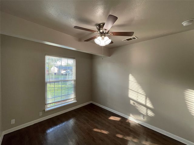 712 SW Sunnybrook Drive, Burleson, TX 76028