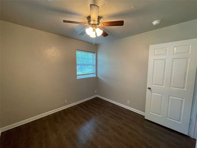 712 SW Sunnybrook Drive, Burleson, TX 76028