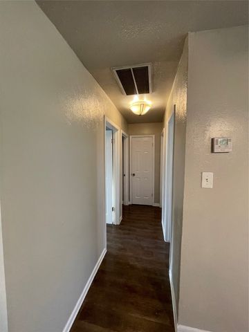 712 SW Sunnybrook Drive, Burleson, TX 76028