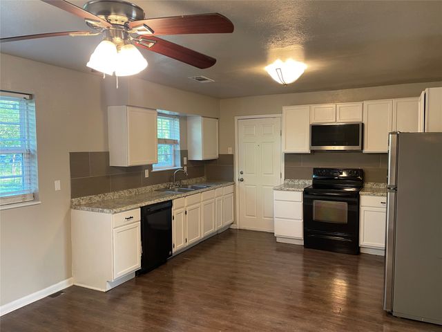 712 SW Sunnybrook Drive, Burleson, TX 76028