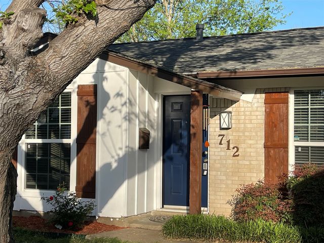 712 SW Sunnybrook Drive, Burleson, TX 76028