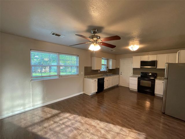 712 SW Sunnybrook Drive, Burleson, TX 76028