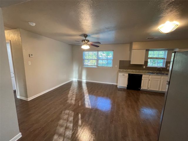 712 SW Sunnybrook Drive, Burleson, TX 76028