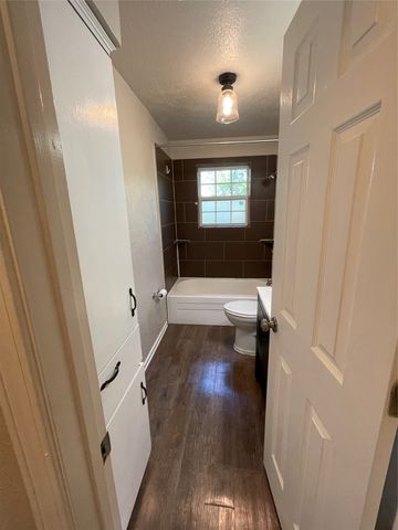 712 SW Sunnybrook Drive, Burleson, TX 76028