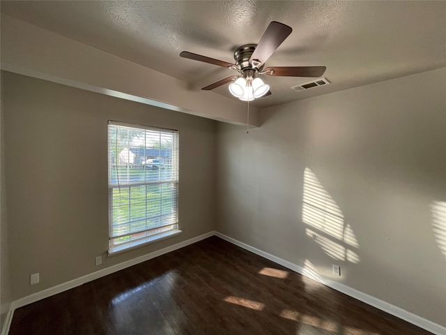 712 SW Sunnybrook Drive, Burleson, TX 76028