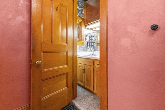 630 N 8th Street, St Joseph, MO 64501