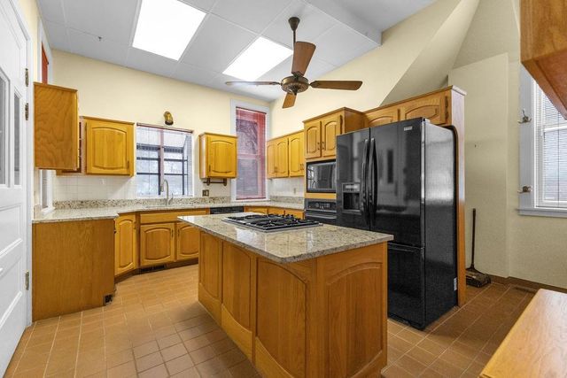 630 N 8th Street, St Joseph, MO 64501