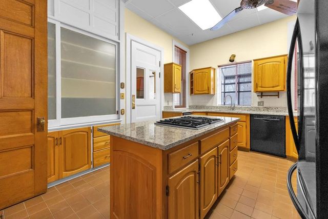 630 N 8th Street, St Joseph, MO 64501