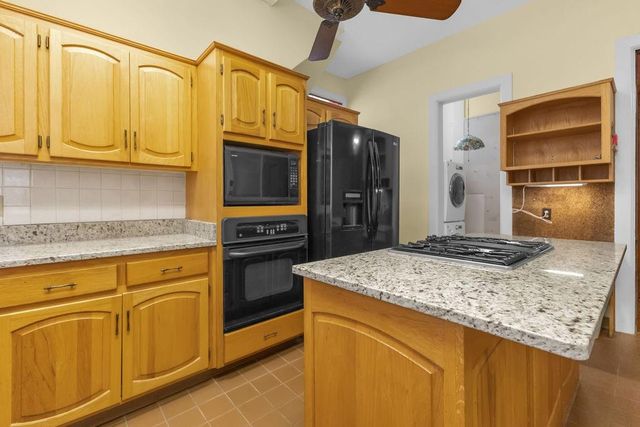 630 N 8th Street, St Joseph, MO 64501