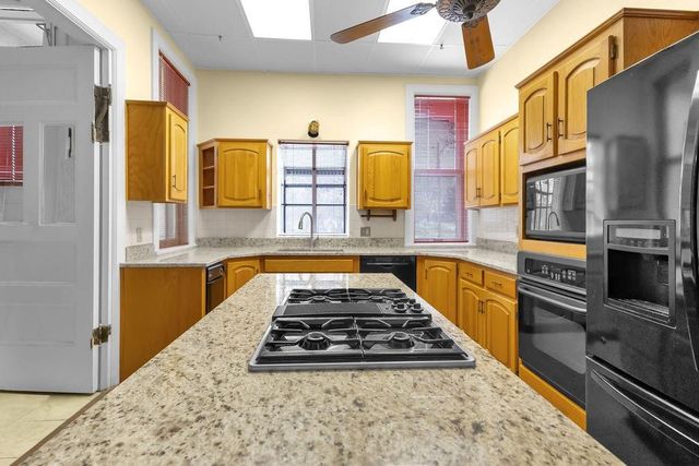 630 N 8th Street, St Joseph, MO 64501