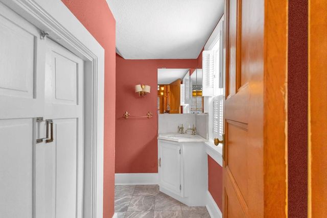 630 N 8th Street, St Joseph, MO 64501