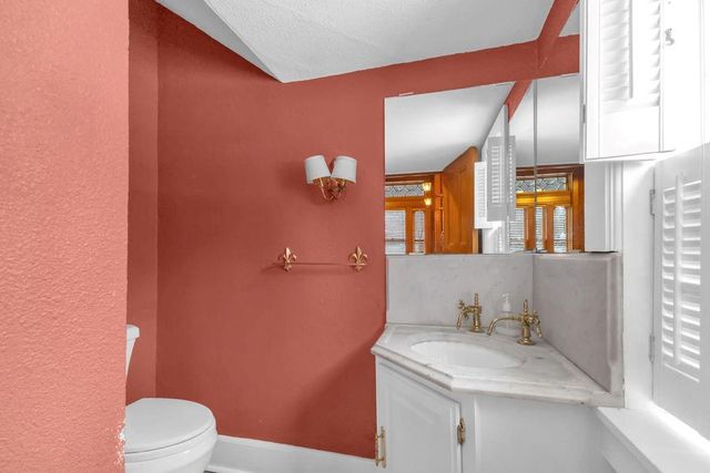 630 N 8th Street, St Joseph, MO 64501