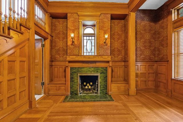 630 N 8th Street, St Joseph, MO 64501