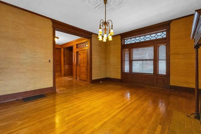 630 N 8th Street, St Joseph, MO 64501