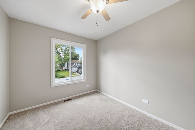 1140 Brunswick Lane, Aurora, IL 60504