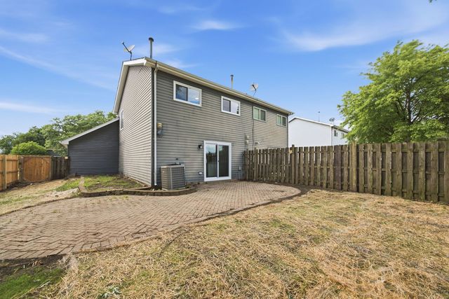 1140 Brunswick Lane, Aurora, IL 60504