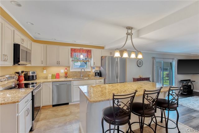 8023 Evesborough Drive, Clay, NY 13041