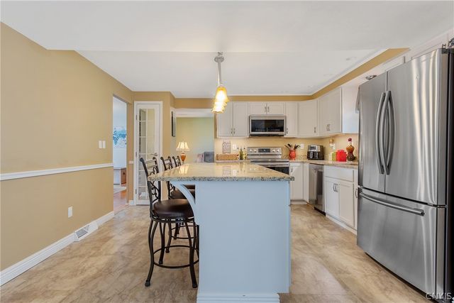 8023 Evesborough Drive, Clay, NY 13041