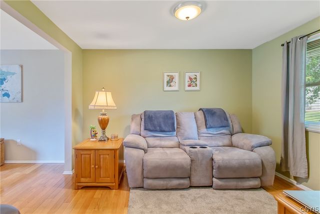 8023 Evesborough Drive, Clay, NY 13041