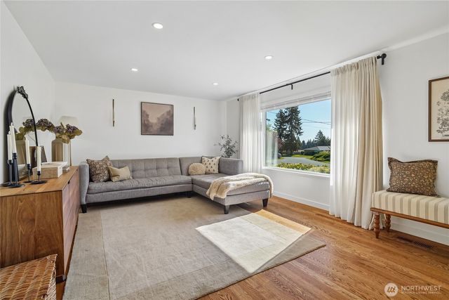 21032 102nd Avenue SE, Kent, WA 98031