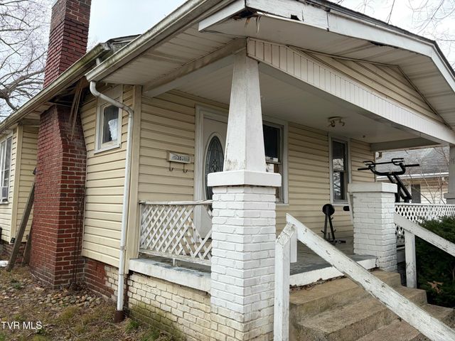 306 Highland Avenue, Johnson City, TN 37604