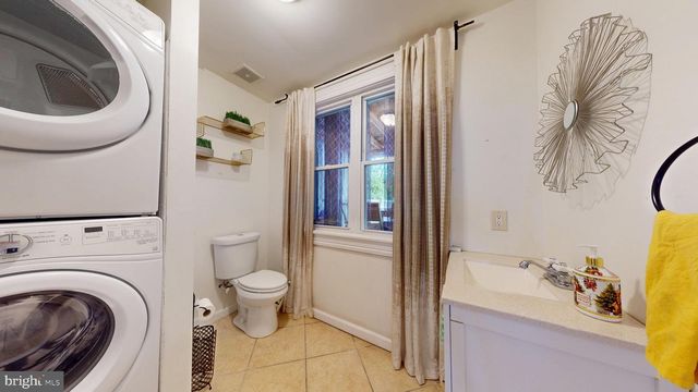 2431 CALVERT ST N, Baltimore, MD 21218
