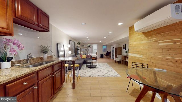 2431 CALVERT ST N, Baltimore, MD 21218