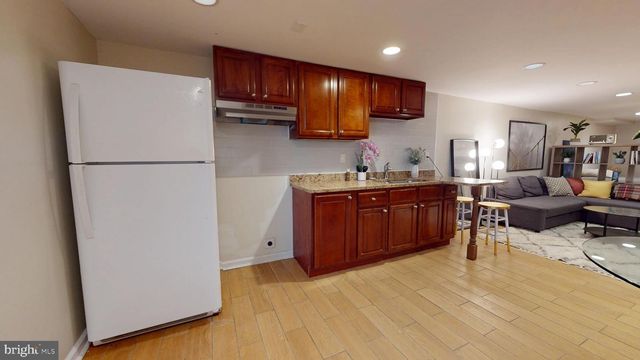 2431 CALVERT ST N, Baltimore, MD 21218