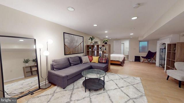 2431 CALVERT ST N, Baltimore, MD 21218