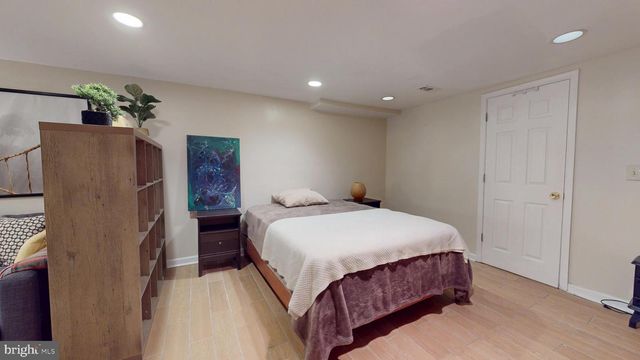 2431 CALVERT ST N, Baltimore, MD 21218