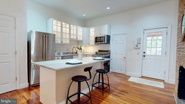 2431 CALVERT ST N, Baltimore, MD 21218