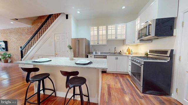 2431 CALVERT ST N, Baltimore, MD 21218