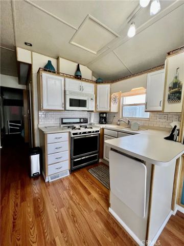 1295 S Cawston Avenue 6, Hemet, CA 92545