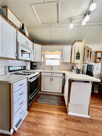 1295 S Cawston Avenue 6, Hemet, CA 92545