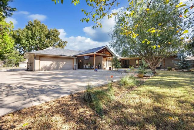 1810 Elmhurst Avenue, Nichols Hills, OK 73120