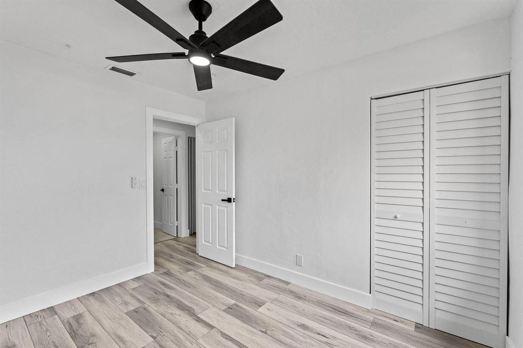 Image 14 of property listing at 2029 Ardmore Road, West Palm Beach, FL 33409