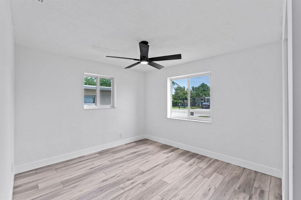 Image 15 of property listing at 2029 Ardmore Road, West Palm Beach, FL 33409
