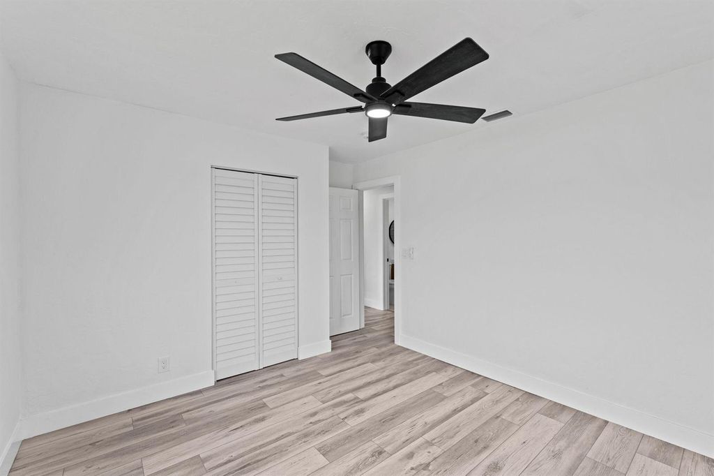 Image 17 of property listing at 2029 Ardmore Road, West Palm Beach, FL 33409