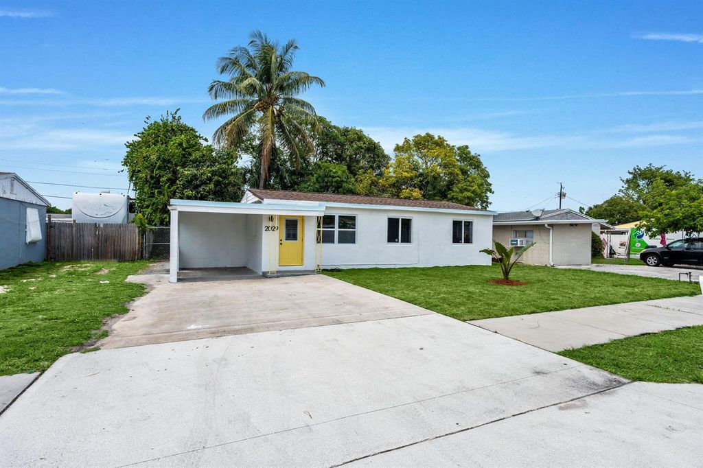 Image 2 of property listing at 2029 Ardmore Road, West Palm Beach, FL 33409
