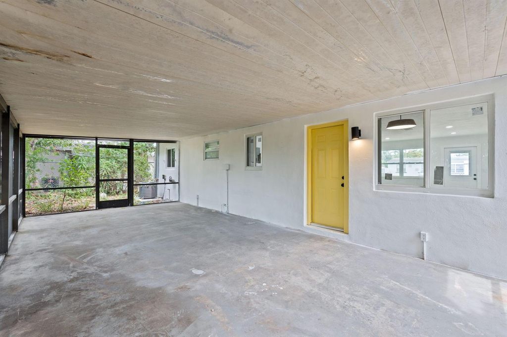 Image 22 of property listing at 2029 Ardmore Road, West Palm Beach, FL 33409
