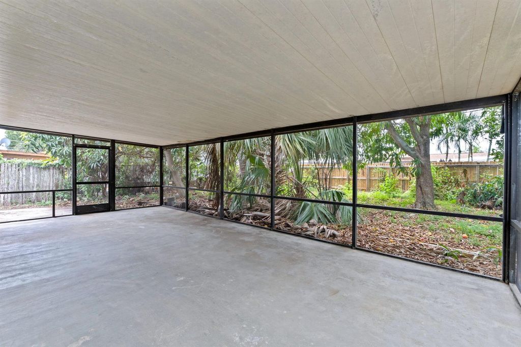 Image 23 of property listing at 2029 Ardmore Road, West Palm Beach, FL 33409
