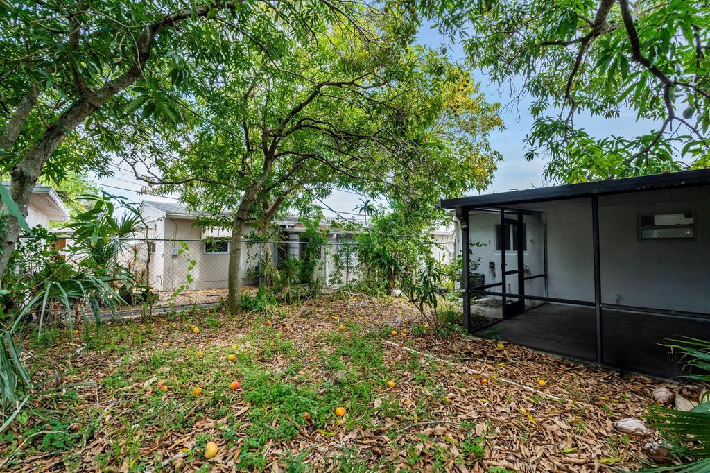 Image 25 of property listing at 2029 Ardmore Road, West Palm Beach, FL 33409