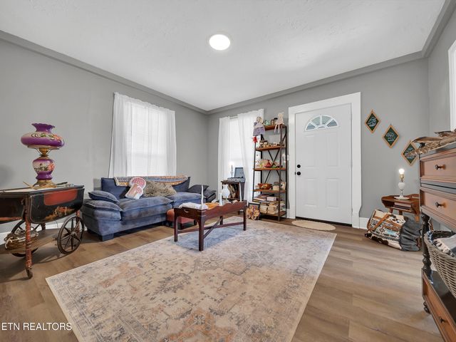 2123 Vermont Ave, Knoxville, TN 37921