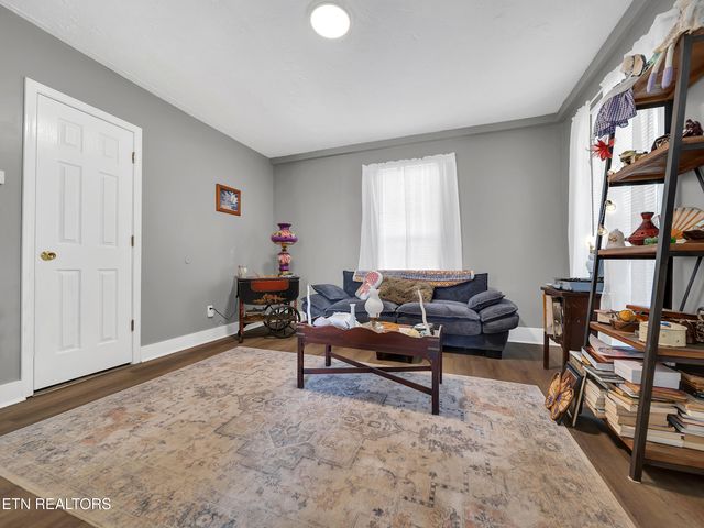2123 Vermont Ave, Knoxville, TN 37921