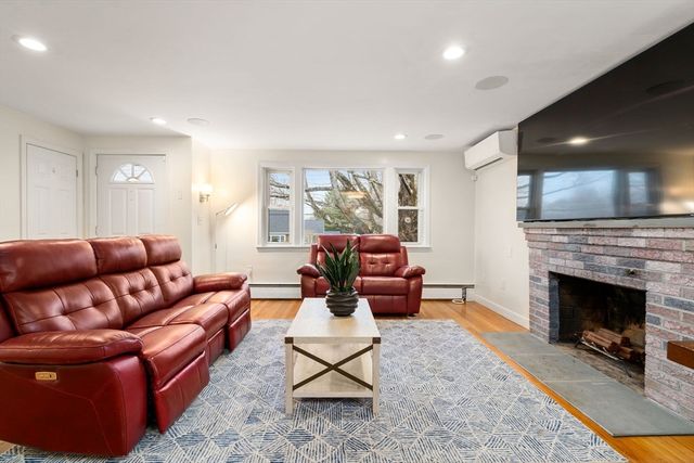 38 Irving Dr, Walpole, MA 02081