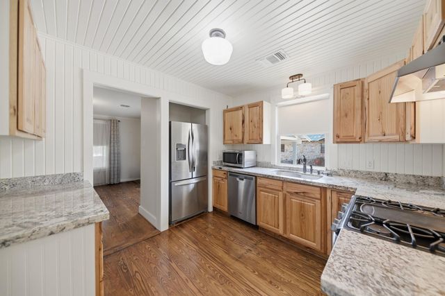 23 N Harris Street, Bellville, TX 77418