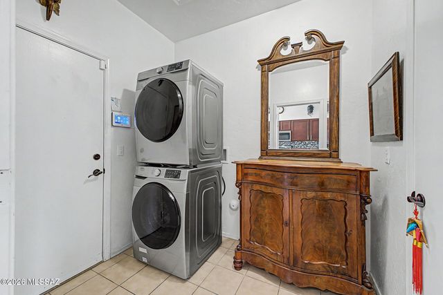 1137 S Speckled Stone Way, Tucson, AZ 85710